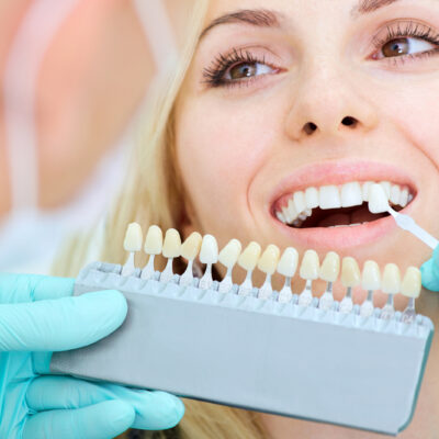 Dental Implants Or Dentures? Which One Should You Opt For?